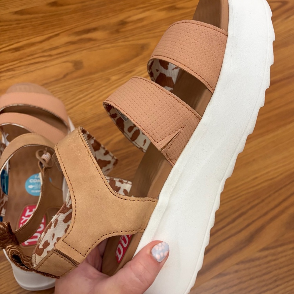 Hey Dude Women's Taupe & White Platform Sandals - Picture 4 of 9
